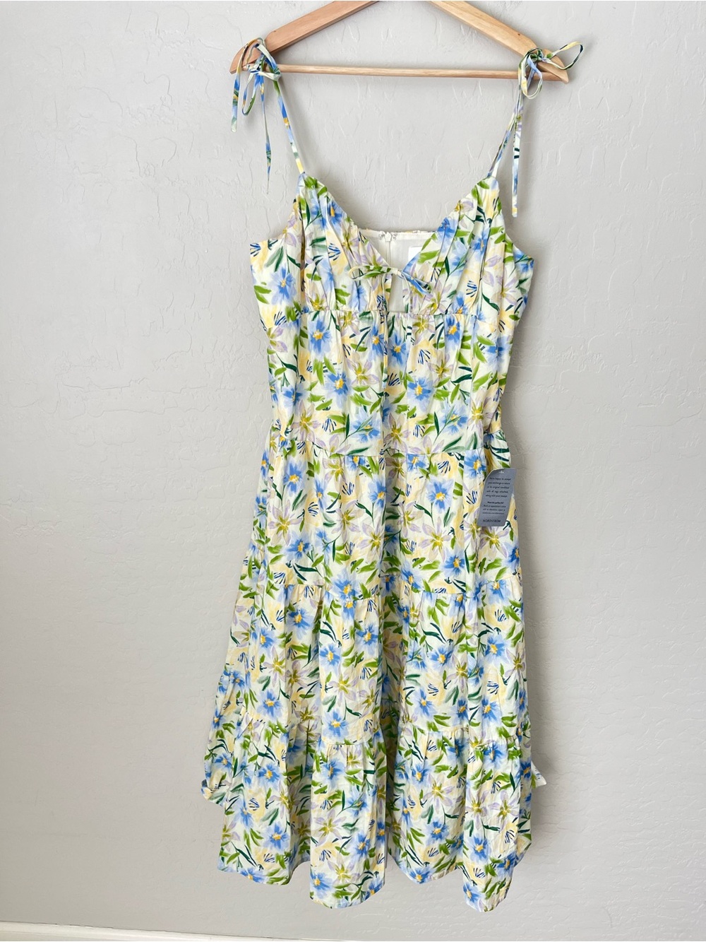 ASTR the label floral Tie Strap Tiered Maxi Dress NEW large - Picture 5 of 14